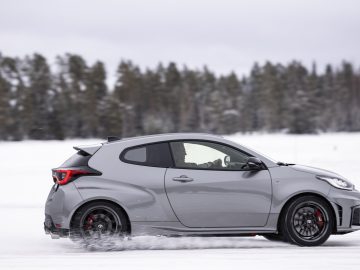 toyota-gr-yaris-2024-03_03