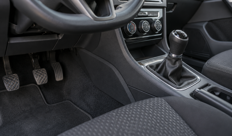 Vitezele intră greu cu motorul pornit: ambreiaj, comandă sau cutie de viteze?